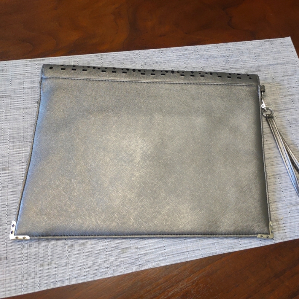 Purse - Picture 2 of 4
